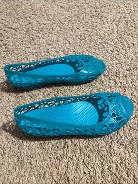 CROCS Women's Turquoise Floral Cutout Slip-On Flats Isabella